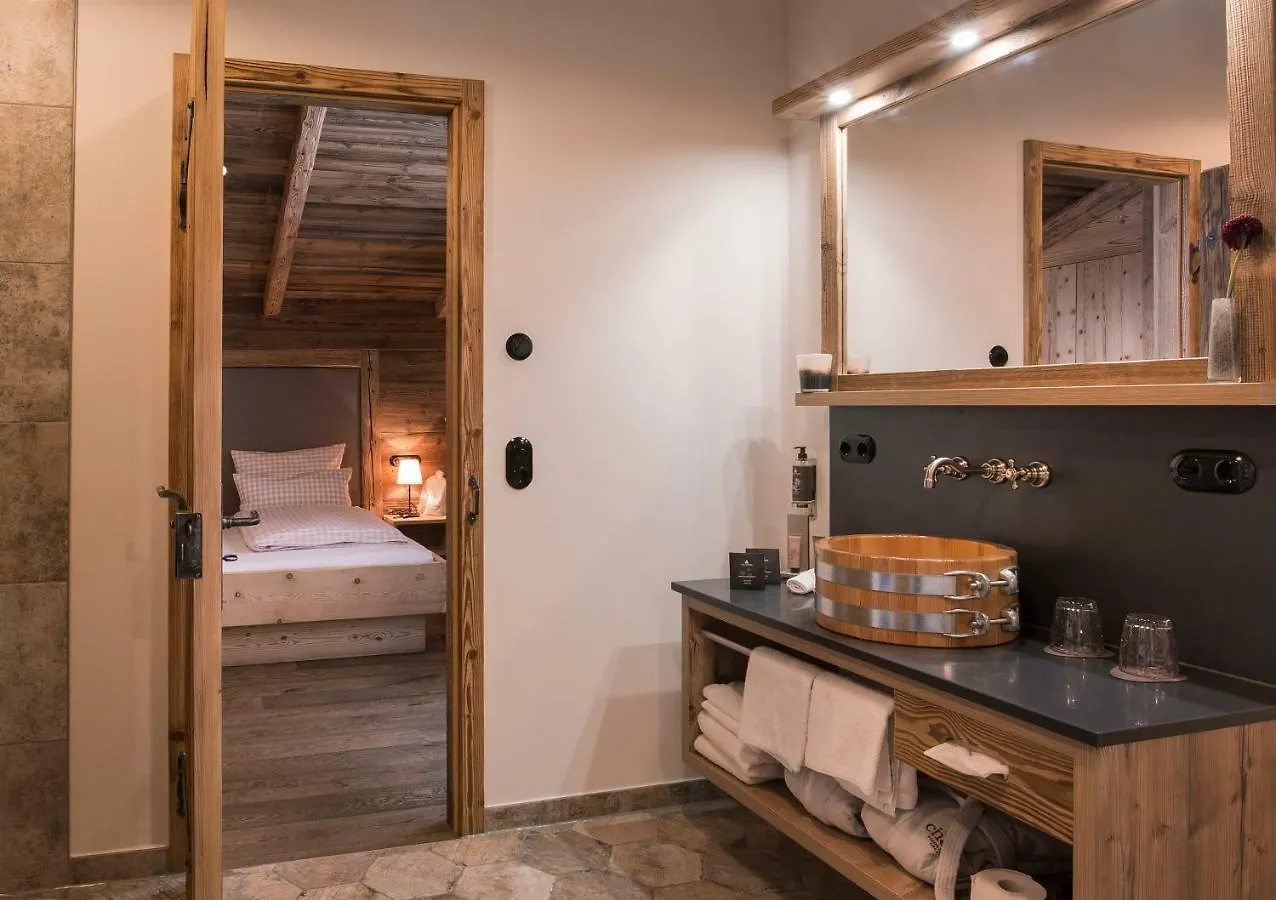 Alpin Chalets Oberjoch: Luxury Retreat with Private Spa Bad Hindelang